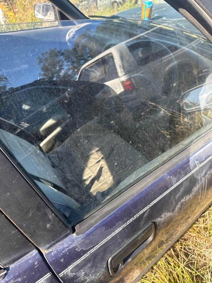 1993 Daihatsu Charade RH Drivers Front Window Glass #B340