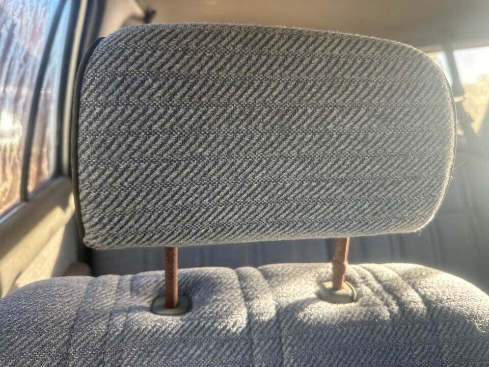 1992 Toyota 4Runner RH Drivers Front Head rest #B284