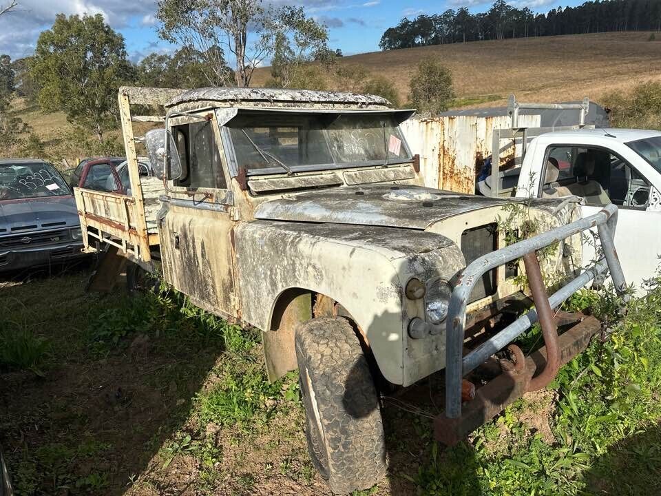 1974 Land-Rover 109 RH Drivers Right Headlight #B317