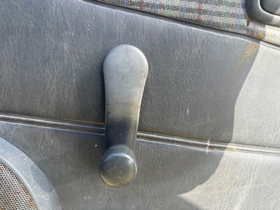 1993 Daihatsu Charade RH Drivers Front Window Winder Handle #B340