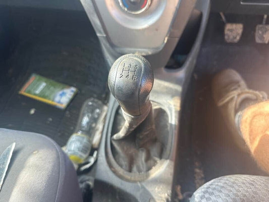 2007 Toyota Yaris Gear Stick & boot #B145