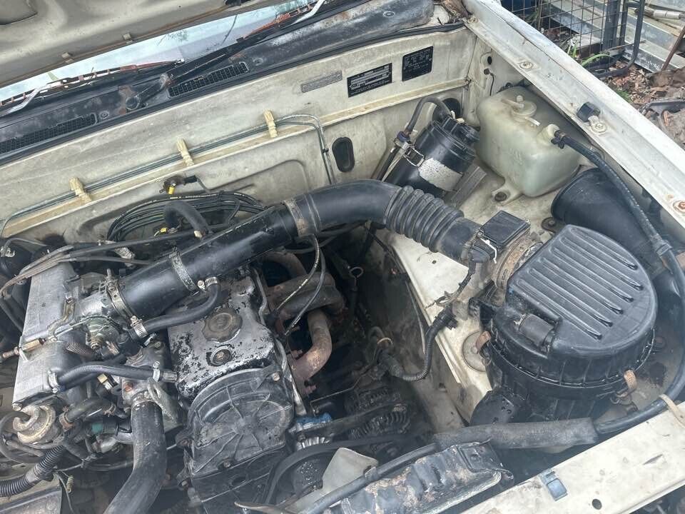 1990 Holden Tf Rodeo Air Cleaner Box & Pipe #B132