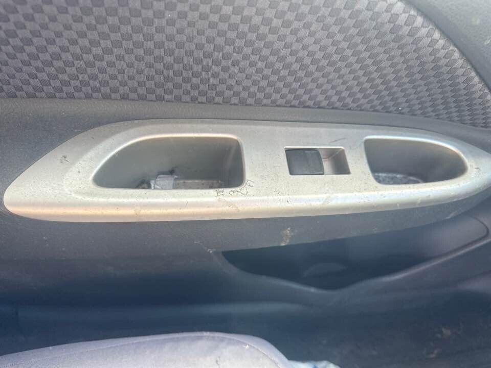 2007 Toyota Yaris Electric Window LH Passengers Front Switch #B145