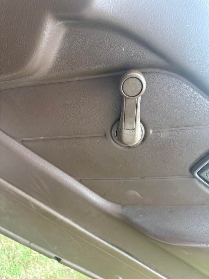 1990 Holden Tf Rodeo RH Drivers Front Window Winder Handle #B132