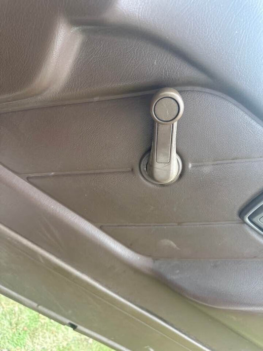 1990 Holden Tf Rodeo RH Drivers Front Window Winder Handle #B132