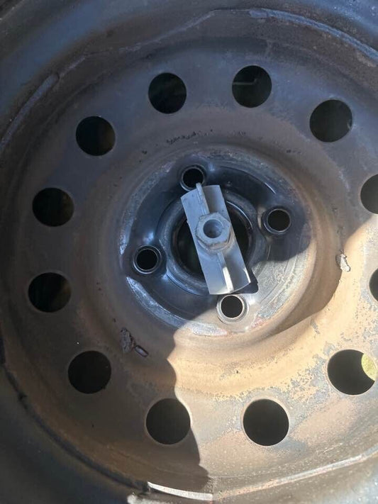 2007 Kia Rio Spare Wheel Carrier Bolt #B209