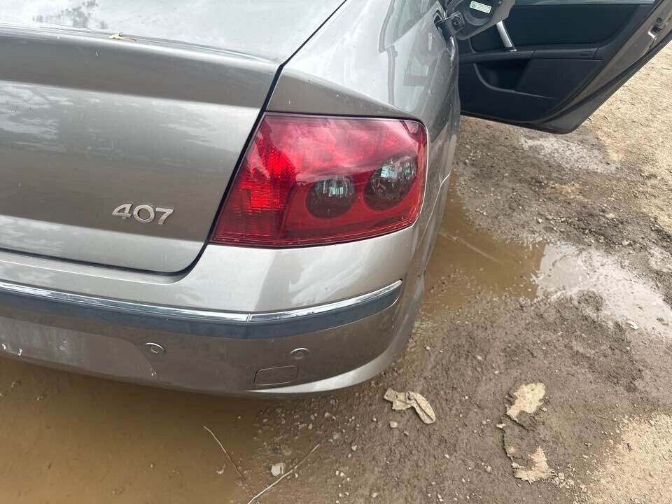 2007 Peugeot 407 RH Drivers Right Taillight #B137