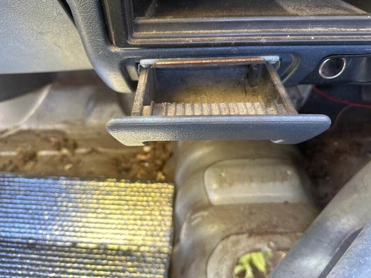 1992 Mitsubishi Triton  Ashtray Front Centre #B283