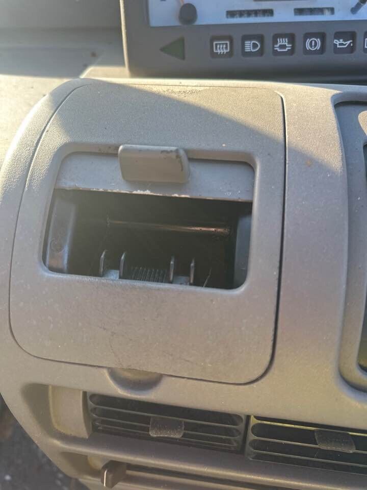 1994 Nissan S-Cargo Ashtray Front Centre #B261