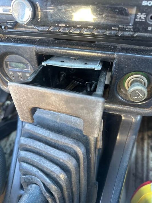 1989 Suzuki Vitara Ashtray Front Centre #B268