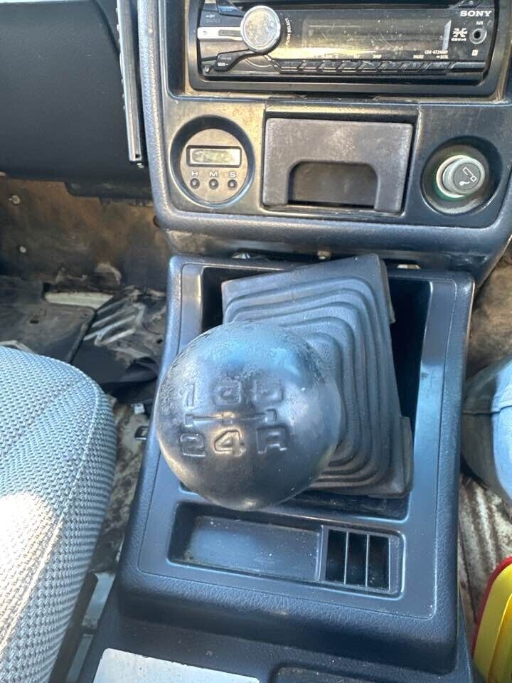 1989 Suzuki Vitara Gear Stick & boot #B268