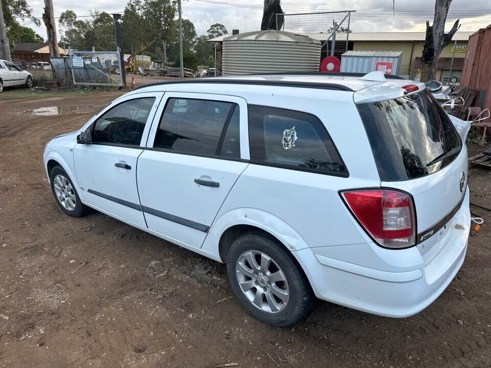 2008 Holden Ah Astra Centre Rear Head Rest #B214