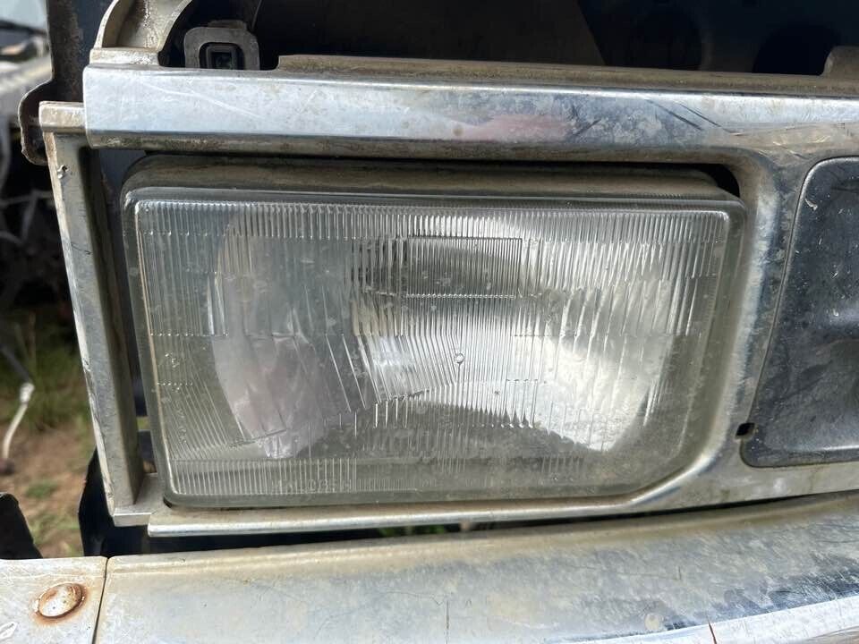 1993 Nissan Pathfinder RH Drivers Right Headlight #B322