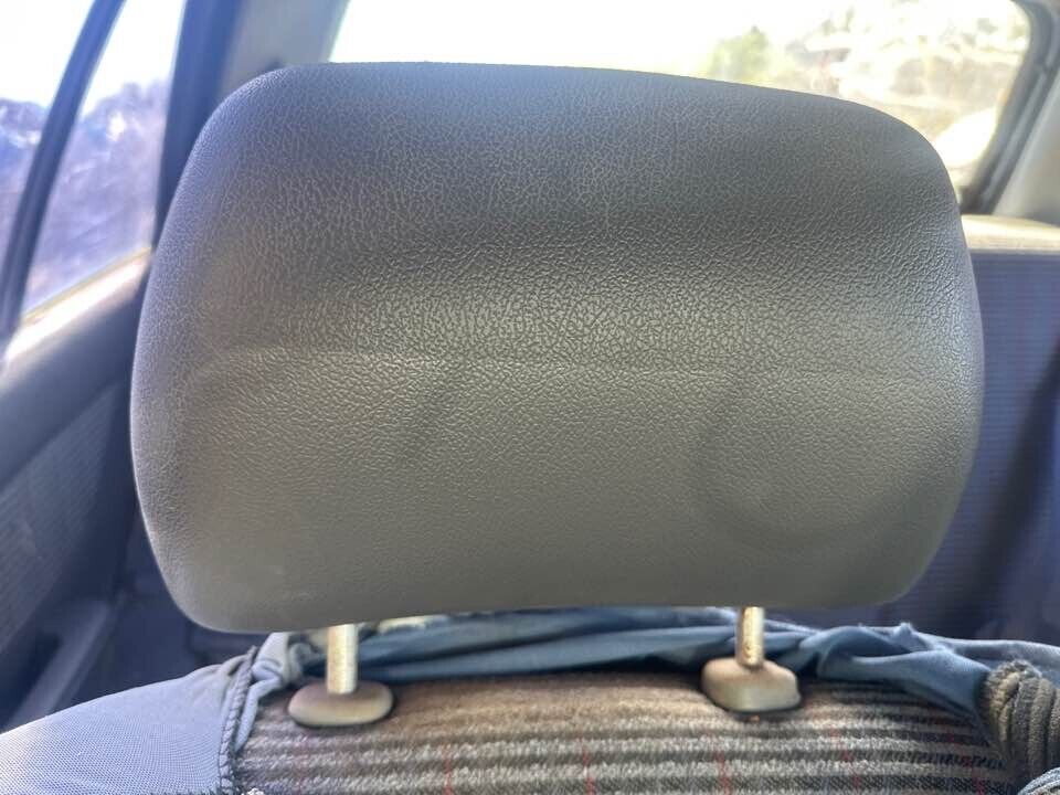 1993 Daihatsu Charade RH Drivers Front Head rest #B340
