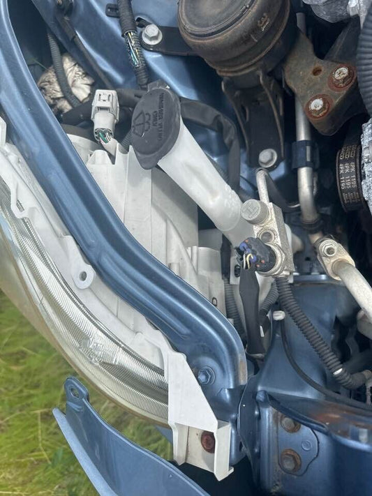 2007 Toyota Yaris Window Washer Bottle #B145