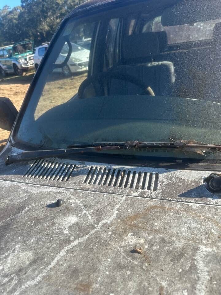 1992 Toyota 4Runner RH Drivers Wiper Arm #B284