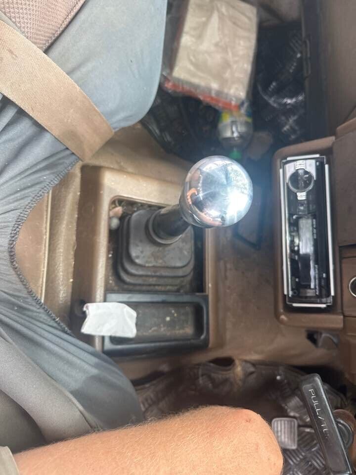 1990 Holden Tf Rodeo Gear Stick & boot #B132