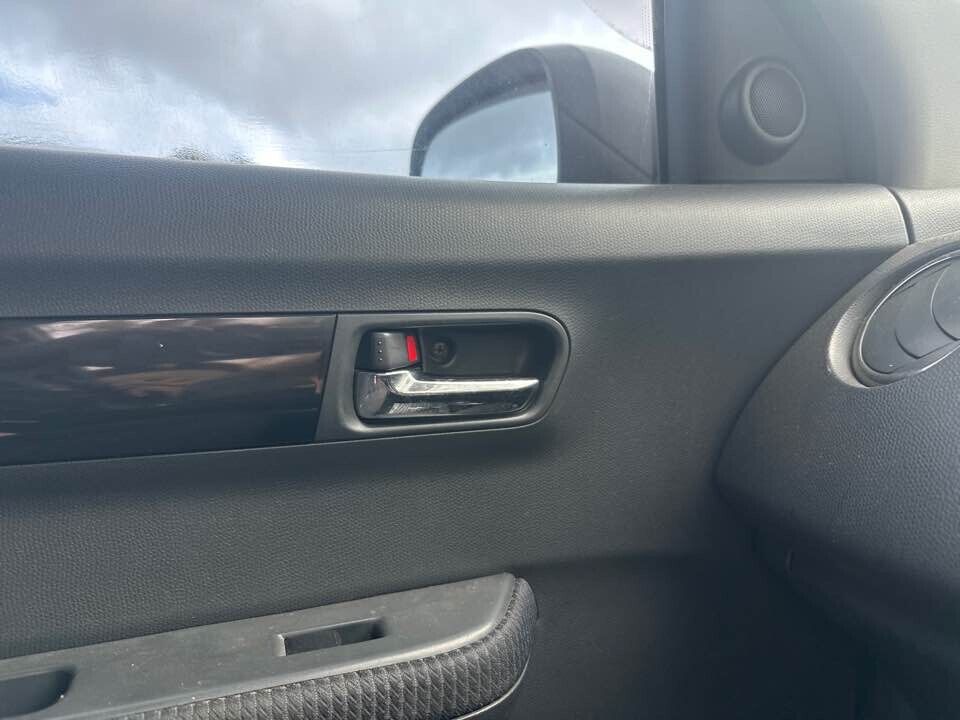 2007 Suzuki Swift LH Passengers Side Front Inner Door Handle #B228