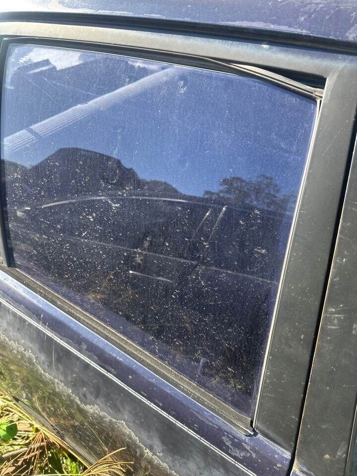 1993 Daihatsu Charade RH Drivers rear Window Glass #B340