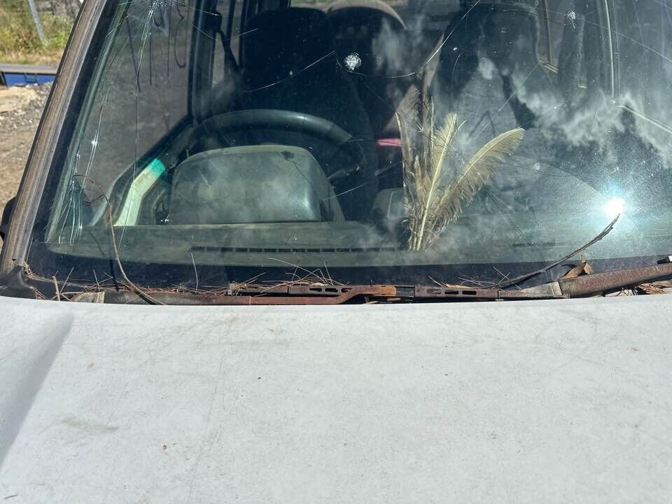 1992 Suzuki Vitara RH Drivers Wiper Arm #B197