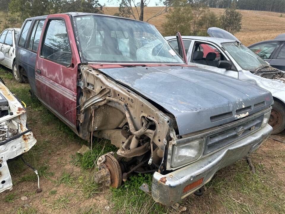 1993 Nissan Pathfinder RH Drivers rear Window Glass #B322