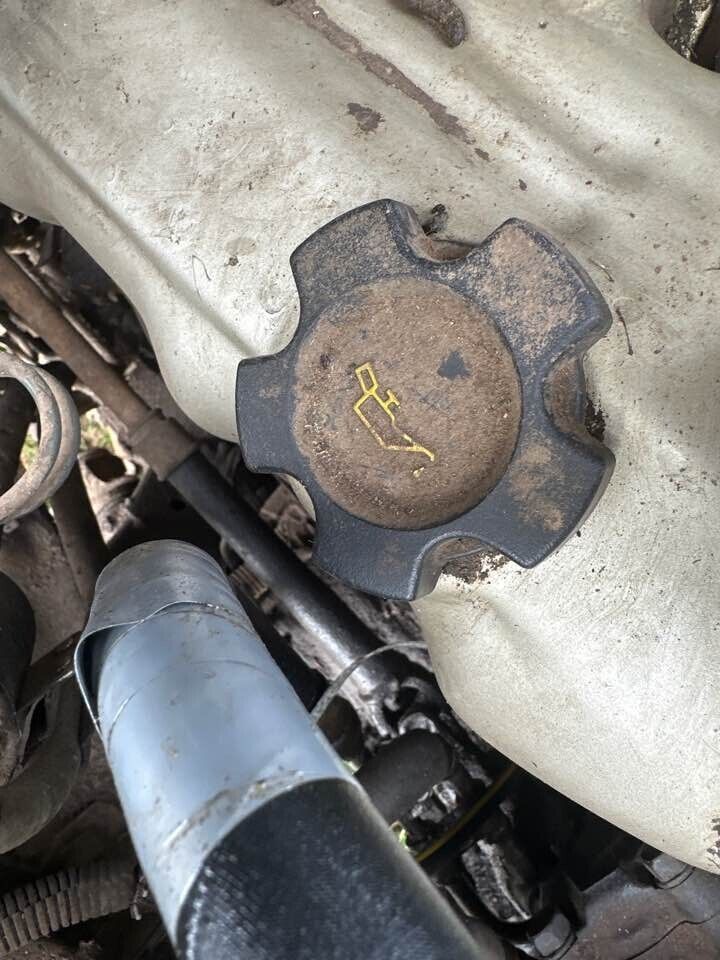 1993 Nissan Pathfinder Oil Cap #B322