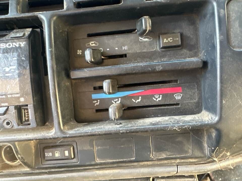 1993 Toyota 80 Series Land Cruiser AC Controls #B257