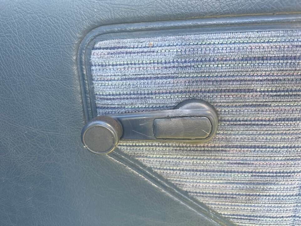 1992 Mitsubishi Triton  RH Drivers Front Window Winder Handle #B283