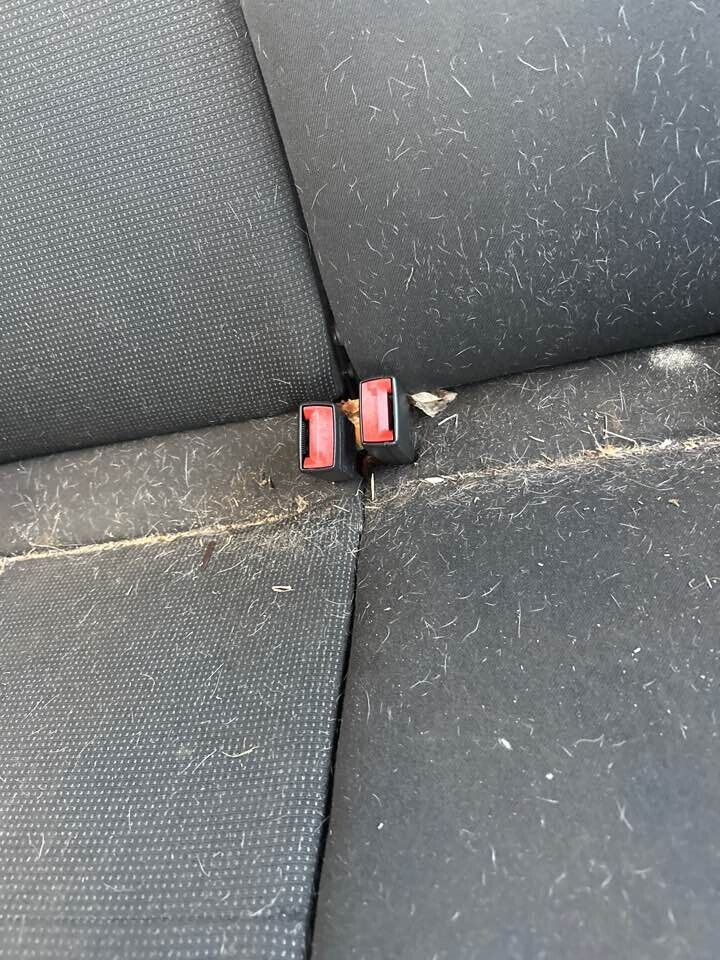 2008 Holden Ah Astra Seat Belt Stalk Centre Rear #B214