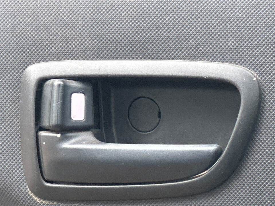 2007 Mazda Bt-50 LH Passengers Side Front Inner Door Handle #B320