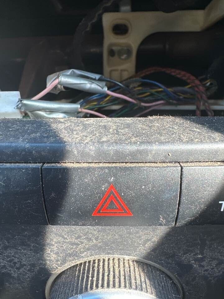 2007 Kia Cerato Hazard Light Switch #B272