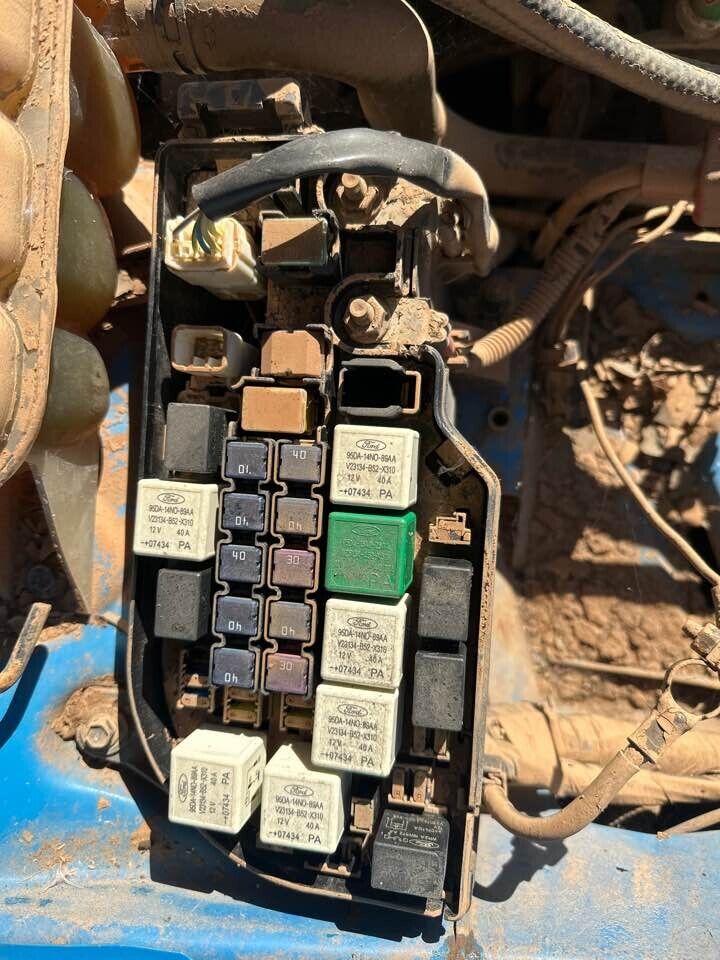 2008 Ford Ba Falcon Ute Engine Bay Fuse Box #B294