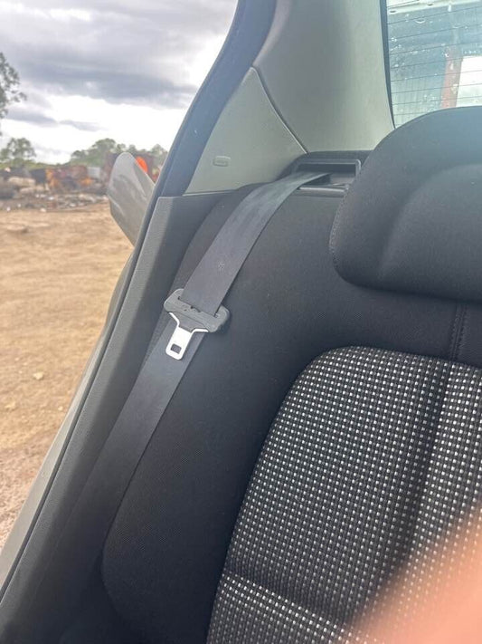 2007 Peugeot 407 RH drivers Rear Seat Belt #B137