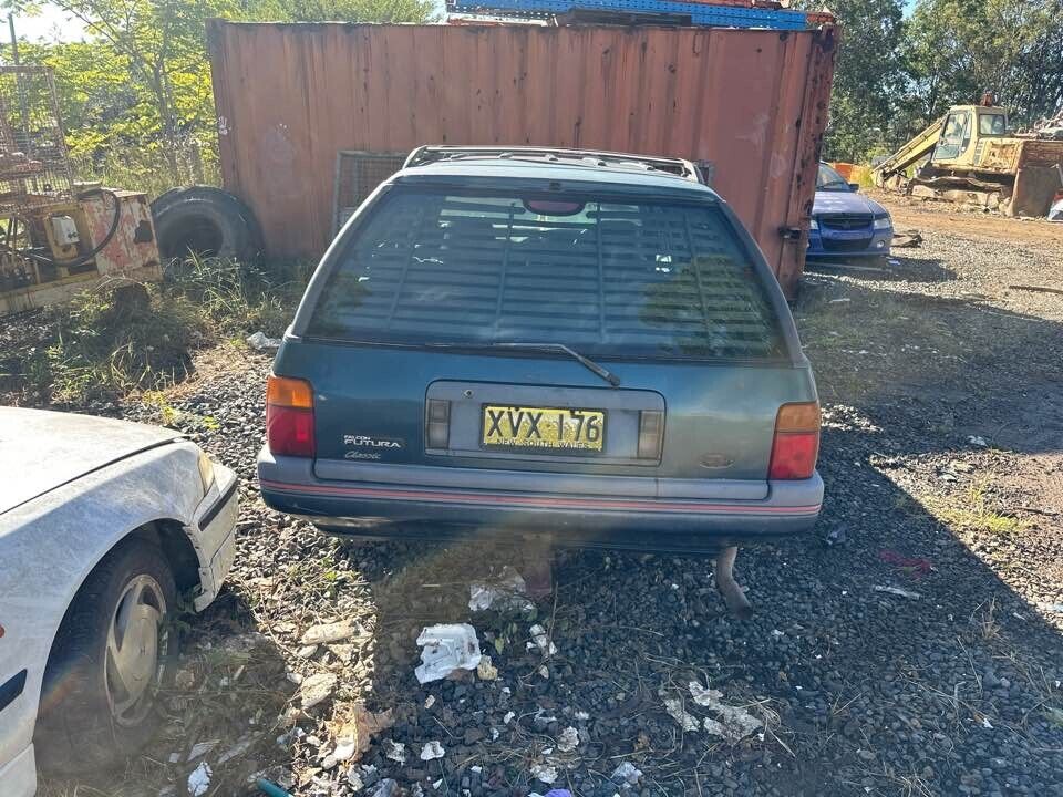 1994 Ford Ed Falcon LH Passengers Bonnet Hinge #B195