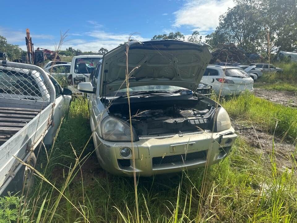 2007 Hyundai Tucson RH Rear Door Upper Door Hinge #B140