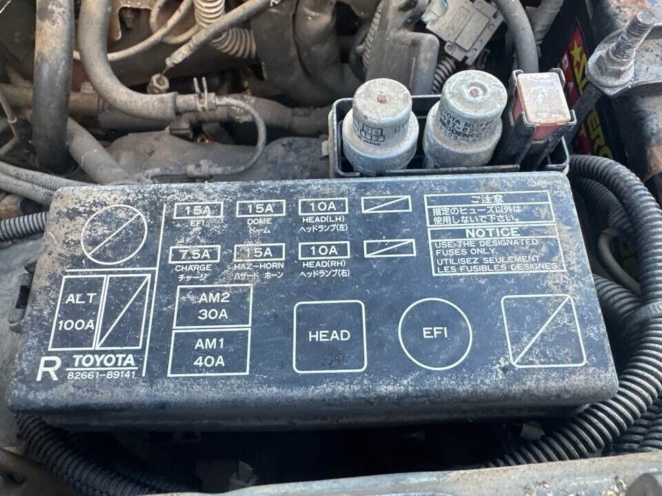 1990 Toyota 4Runner Engine Bay Fuse Box #B279