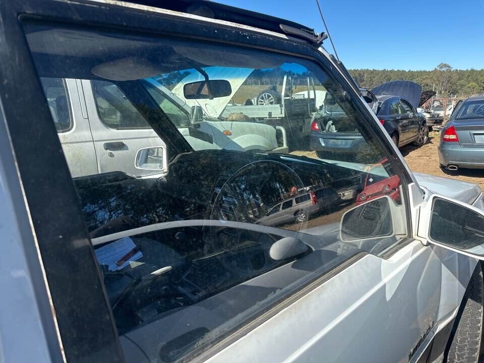 1989 Suzuki Vitara RH Drivers Front Window Glass #B268