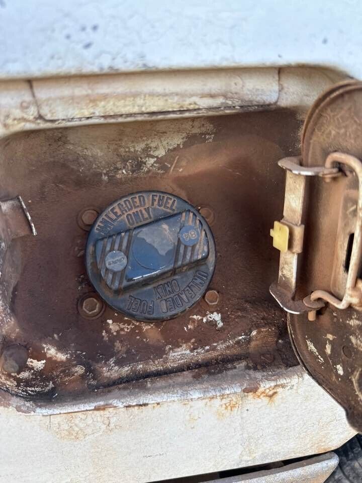 1992 Suzuki Vitara Fuel Cap #B197