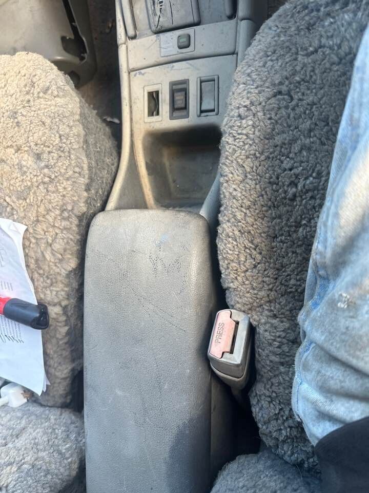 1990 Toyota 4Runner Centre Console #B279