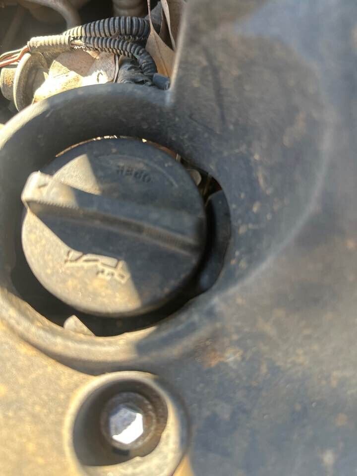 2007 Kia Cerato Oil Cap #B272