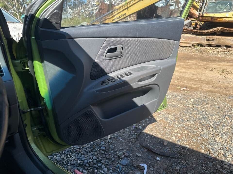 2007 Kia Rio RH Drivers Front Door Trim #B209