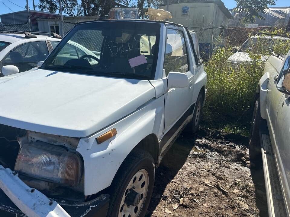 1989 Suzuki Vitara RH Drivers Front Window Glass #B268