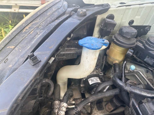 2007 Hyundai Tucson Window Washer Bottle #B140