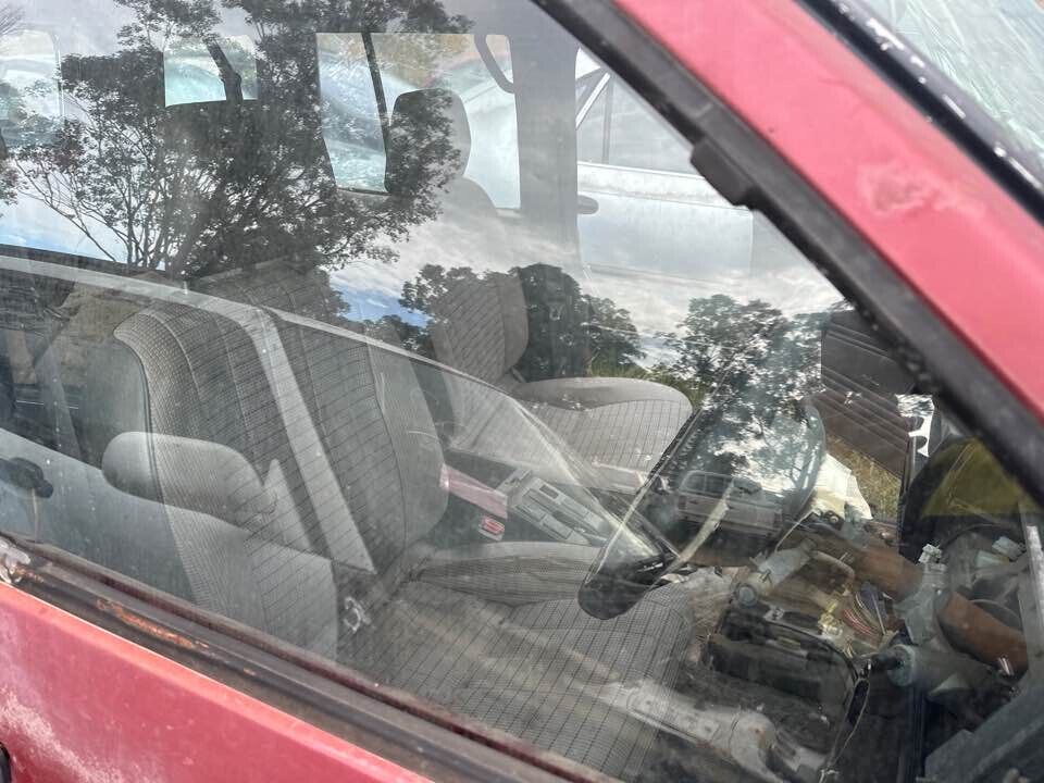 1993 Nissan Pathfinder RH Drivers Front Window Glass #B322