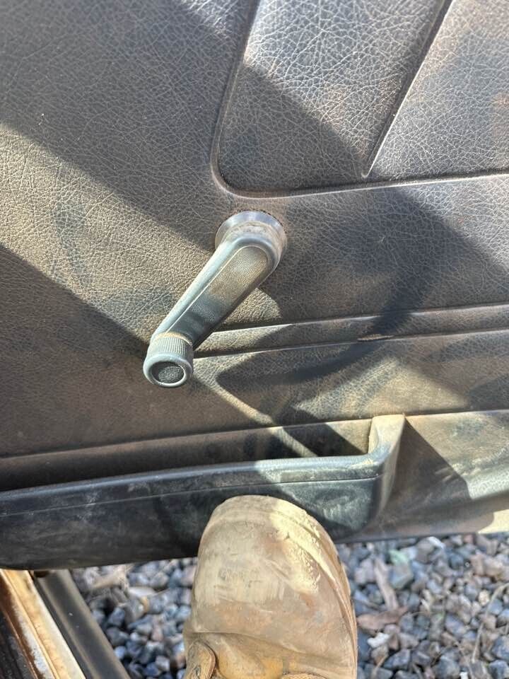 1992 Suzuki Vitara RH Drivers Front Window Winder Handle #B197