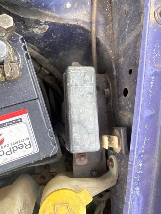 1996 Ford Festiva Engine Bay Fuse Box #B217