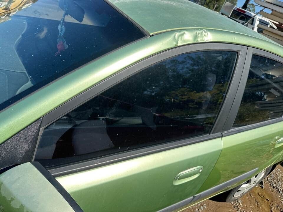 2007 Kia Rio LH Passengers Front Window Glass #B209