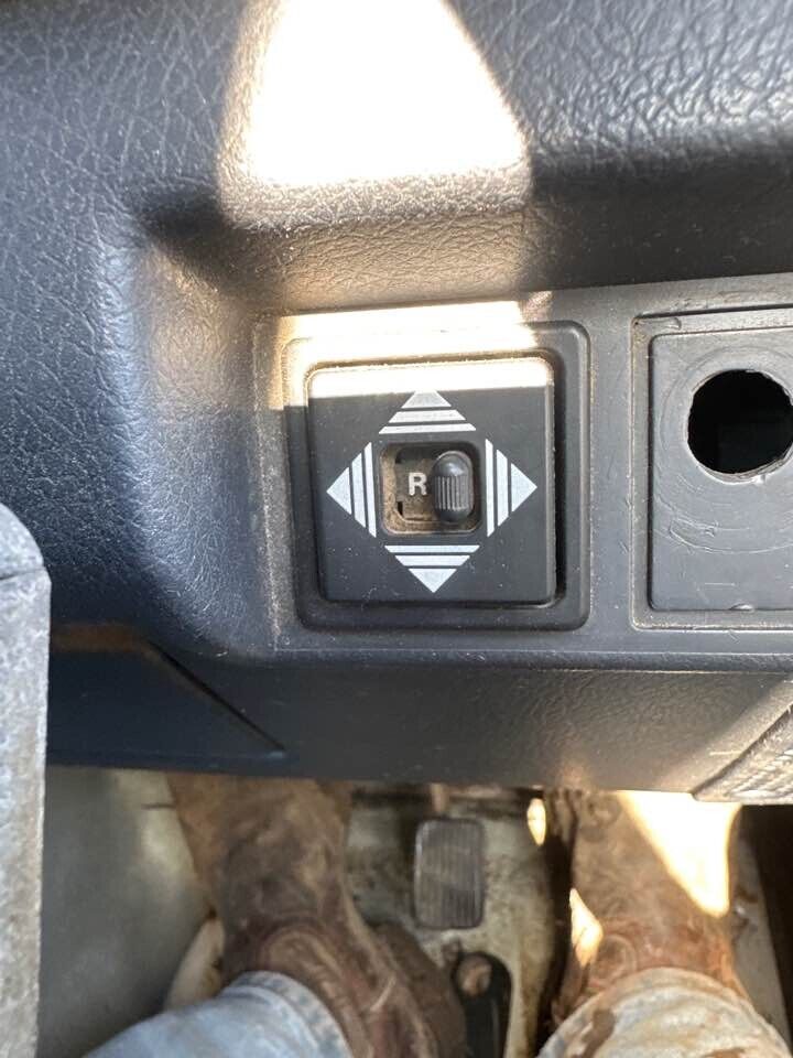1989 Suzuki Vitara Electric Mirror Switch #B268