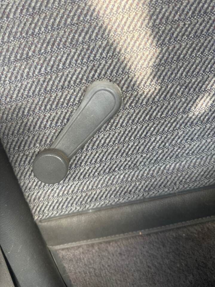 1992 Toyota 4Runner RH Drivers Side Rear Window Winder Handle #B284