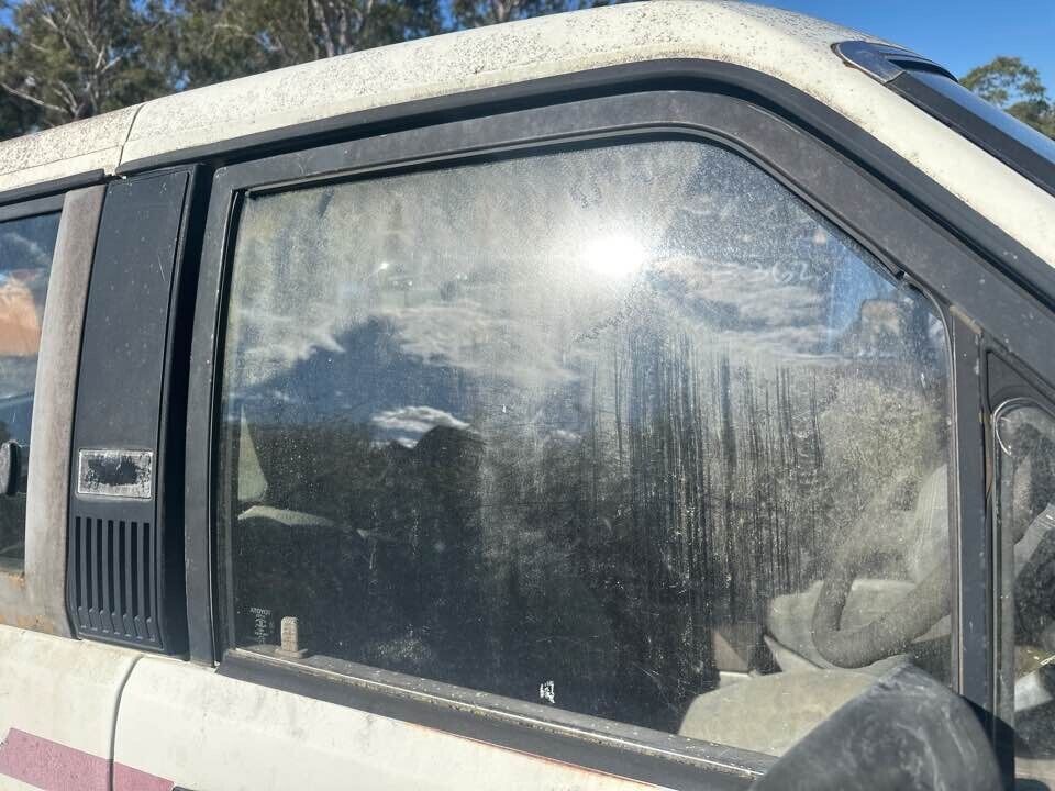 1989 Toyota 4Runner RH Drivers Front Window Glass #B276